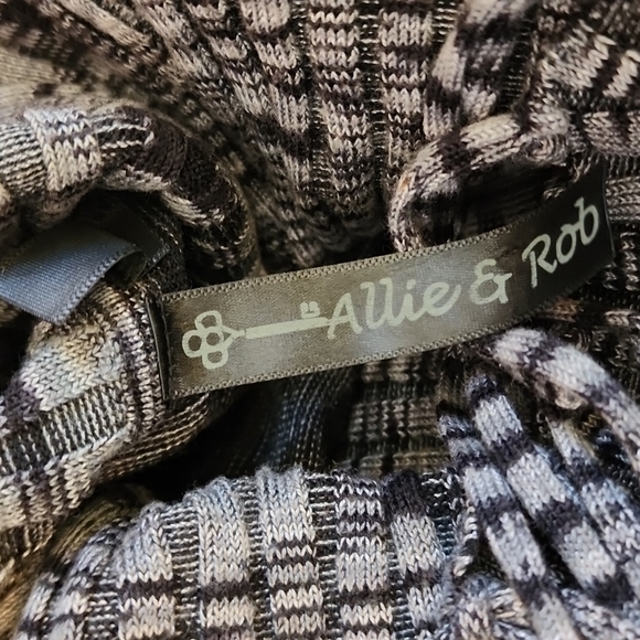 Womens ruffled neck sweater by Ashley & Rob size is large - Picture 7 of 8